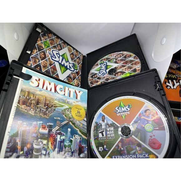 The Sims 3 and Seasons Expansion Pack Mac and PC Windows - Picture 2 of 4
